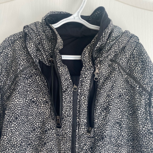 Lululemon jacket size 10 - Picture 5 of 5